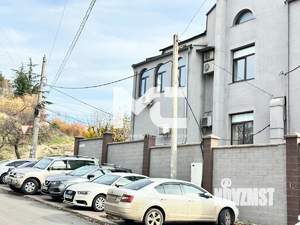 Дом 395м², 3-этажный, участок 513 сот.