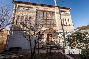 Дом 570м², 3-этажный, участок 6 сот.