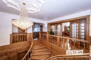 Дом 570м², 3-этажный, участок 6 сот.