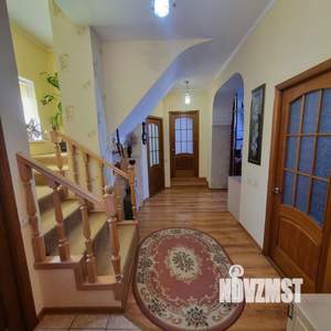 Дом 200м², 2-этажный, участок 5 сот.