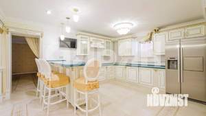 Дом 850м², 3-этажный, участок 15 сот.