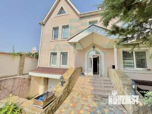 Дом 500м², 3-этажный, участок 6 сот.