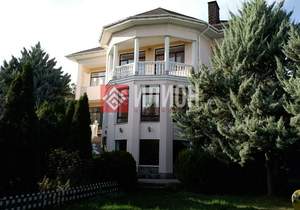 Дом 432м², 3-этажный, участок 10 сот.