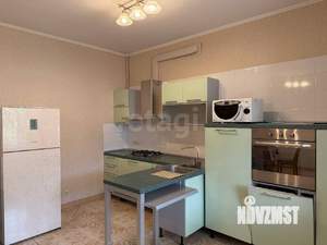 Таунхаус 278м², 3-этажный, на длительный срок, 