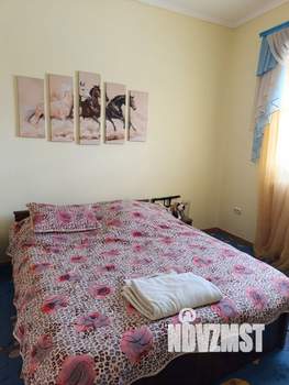 Дом 350м&sup2;, 2-этажный, на длительный срок, 