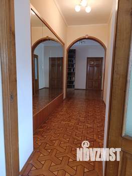 Дом 350м&sup2;, 2-этажный, на длительный срок, 