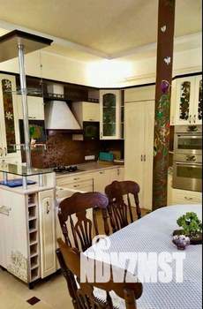 Дом 208м², 2-этажный, на длительный срок, 