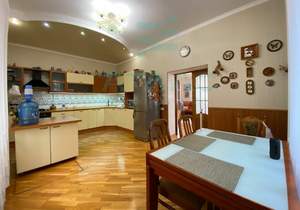 Дом 253м&sup2;, 2-этажный, на длительный срок, 