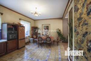 Дом 220м², 2-этажный, участок 6 сот.  