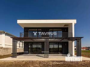 Дом 210м&sup2;, 2-этажный, участок 6 сот.  