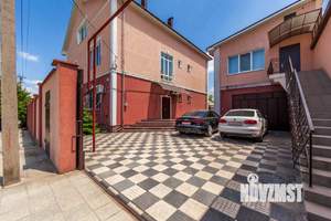 Дом 450м², 3-этажный, участок 8 сот.  