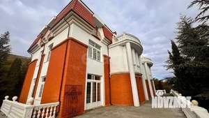 Дом 1767м&sup2;, 4-этажный, участок 28 сот.  