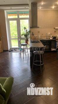 Дом 230м&sup2;, 2-этажный, участок 6 сот.  