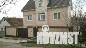 Дом 220м², 3-этажный, участок 5 сот.  