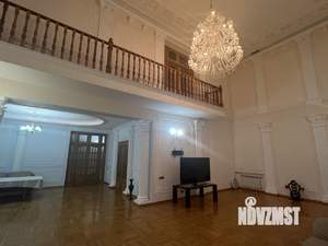 Дом 2230м&sup2;, 3-этажный, участок 32 сот.  