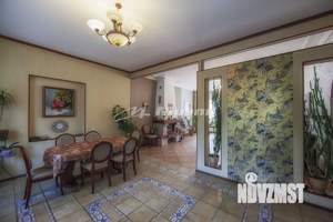 Дом 220м², 2-этажный, участок 6 сот.  