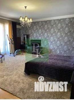 Дом 347м², 3-этажный, участок 6 сот.  