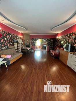 Дом 307м&sup2;, 2-этажный, участок 4 сот.  