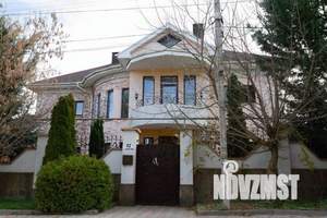 Дом 432м&sup2;, 3-этажный, участок 10 сот.  