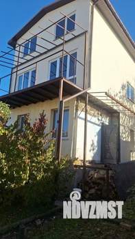 Дом 181м&sup2;, 3-этажный, участок 4 сот.  