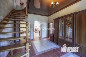 Дом 220м², 2-этажный, участок 6 сот.  