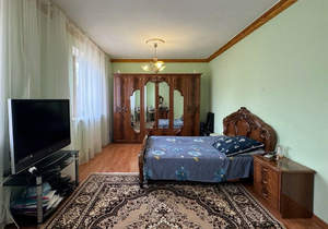 Дом 299м&sup2;, 3-этажный, участок 6 сот.  