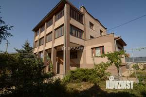 Дом 1000м&sup2;, 3-этажный, участок 17 сот.  