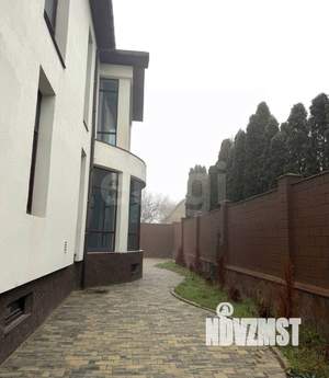 Дом 631м&sup2;, 3-этажный, участок 6 сот.  