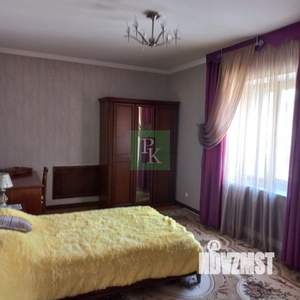Дом 347м², 3-этажный, участок 6 сот.  