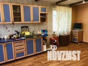Дом 360м², 2-этажный, участок 6 сот.  