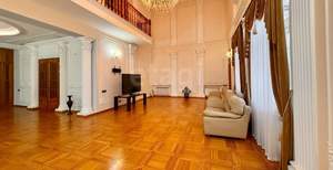 Дом 1767м&sup2;, 4-этажный, участок 28 сот.  