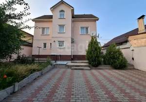 Дом 220м², 3-этажный, участок 5 сот.  