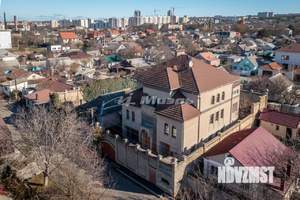 Дом 570м&sup2;, 3-этажный, участок 6 сот.  