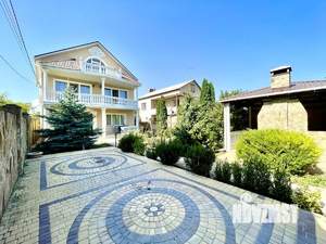 Дом 265м&sup2;, 5-этажный, участок 6 сот.  