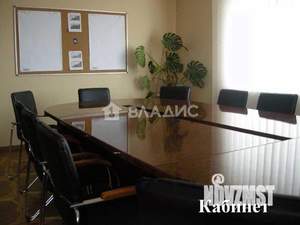 Дом 1000м&sup2;, 3-этажный, участок 17 сот.  