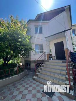 Дом 307м&sup2;, 2-этажный, участок 4 сот.  