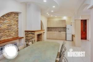 Дом 374м², 3-этажный, участок 30 сот.  