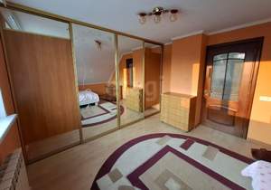 Дом 220м², 3-этажный, участок 5 сот.  