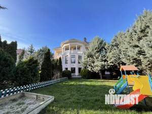 Дом 433м&sup2;, 3-этажный, участок 10 сот.  