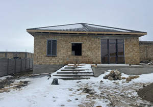 Дом 100м&sup2;, 1-этажный, участок 8 сот.  