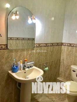 Дом 360м², 2-этажный, участок 6 сот.  