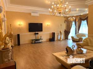 Дом 730м&sup2;, 3-этажный, участок 6 сот.  