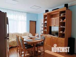 Дом 331м&sup2;, 2-этажный, участок 6 сот.  