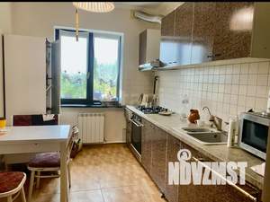 Дом 282м&sup2;, 3-этажный, участок 6 сот.  