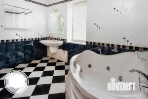 Дом 374м², 3-этажный, участок 30 сот.  