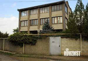 Дом 1000м&sup2;, 3-этажный, участок 17 сот.  