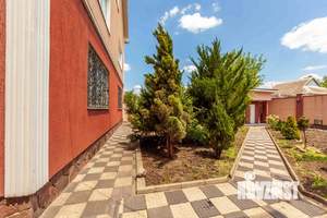 Дом 453м&sup2;, 3-этажный, участок 8 сот.  