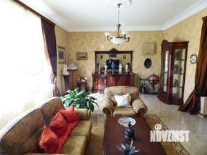 Дом 400м&sup2;, 3-этажный, участок 6 сот.  