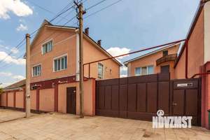 Дом 453м&sup2;, 3-этажный, участок 8 сот.  