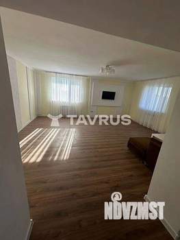 Дом 360м&sup2;, 3-этажный, участок 6 сот.  